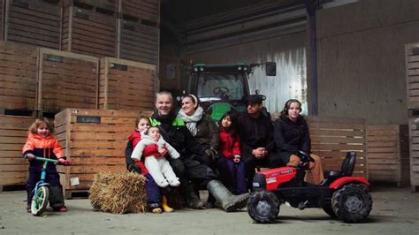 familie doff uithuizen|Bij Ons op de Boerderij volgt acht grote boerengezinnen